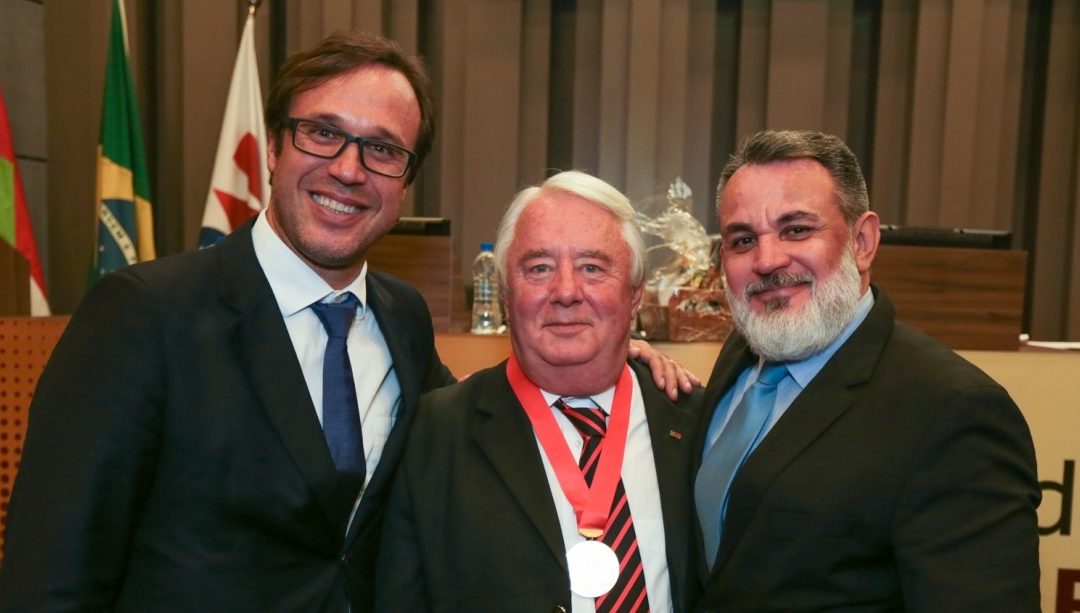 OAB/SC aprova a concessão da outorga da Medalha João Baptista Bonnassis ao procurador do Estado Renato Kadletz